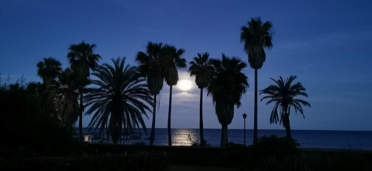 Your Vacation Retreat Right On The Beach Casares Exterior foto